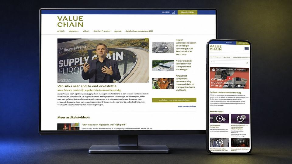 Het vakmagazine Value Chain op een monitor en een gsm.